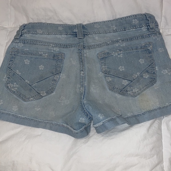Girls Vanilla Star Jean Shorts - Picture 5 of 5